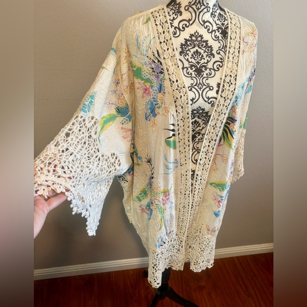 SPIAGGIA DOLCE Floral Embroidered Crochet Kimono Cardigan - Picture 3 of 6